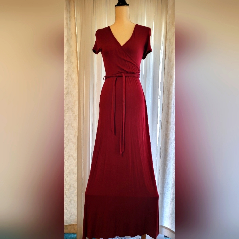 Mother Bee 🐝 Maternity maxi dress size med